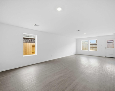 16842 Spotted Oak Drive - Photo Thumbnail 19