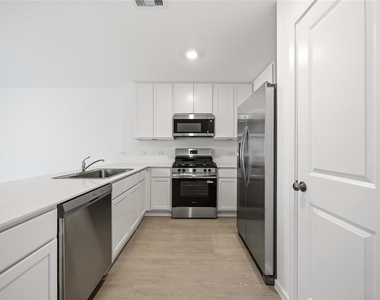 16842 Spotted Oak Drive - Photo Thumbnail 10