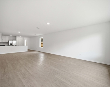 16842 Spotted Oak Drive - Photo Thumbnail 8