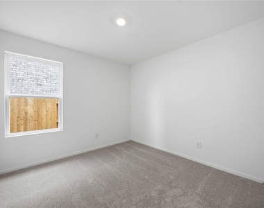 16842 Spotted Oak Drive - Photo Thumbnail 14