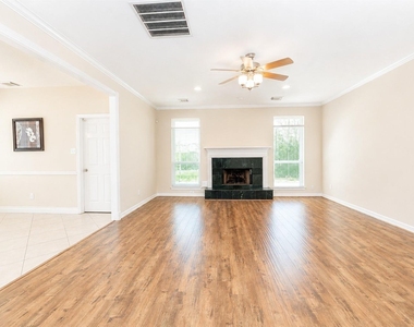 1727 Park Forest Drive - Photo Thumbnail 3