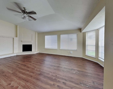 3902 Mattingham Drive - Photo Thumbnail 2