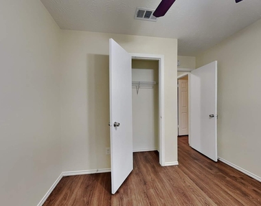 3902 Mattingham Drive - Photo Thumbnail 10