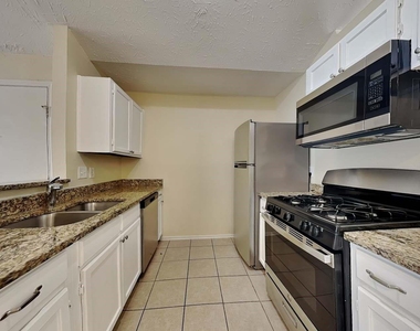 3902 Mattingham Drive - Photo Thumbnail 4