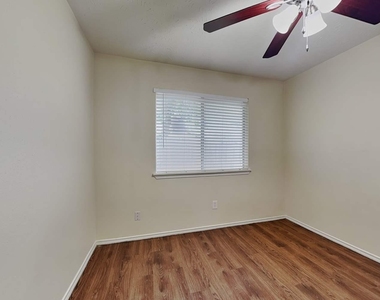 3902 Mattingham Drive - Photo Thumbnail 9