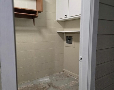 1779 Saxony Lane - Photo Thumbnail 18
