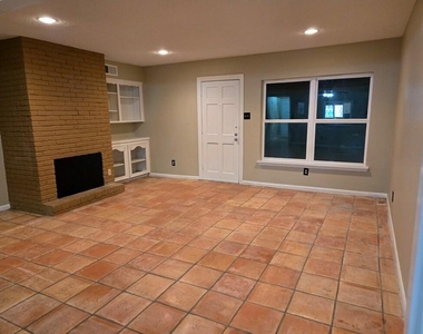 1779 Saxony Lane - Photo Thumbnail 6