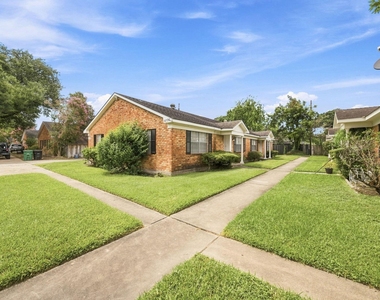 5806 Clarewood Drive - Photo Thumbnail 3