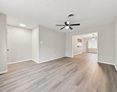 5806 Clarewood Drive - Photo Thumbnail 7