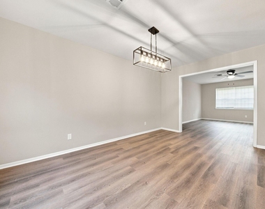 5806 Clarewood Drive - Photo Thumbnail 12