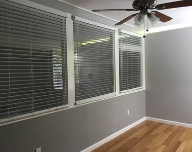 404 Hawthorne Street - Photo Thumbnail 13