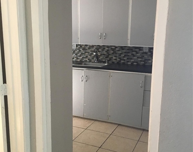 404 Hawthorne Street - Photo Thumbnail 6