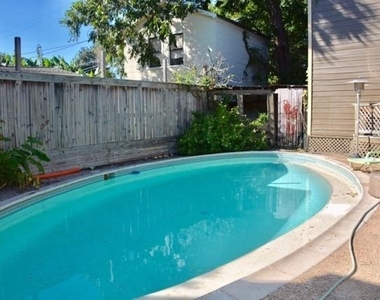 404 Hawthorne Street - Photo Thumbnail 1