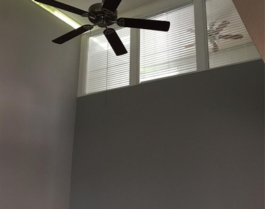 404 Hawthorne Street - Photo Thumbnail 5