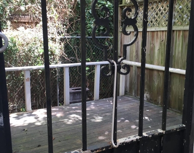 404 Hawthorne Street - Photo Thumbnail 10