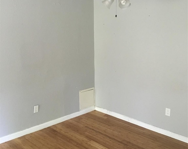 404 Hawthorne Street - Photo Thumbnail 15
