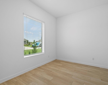 2720 Grove Crest Drive - Photo Thumbnail 6