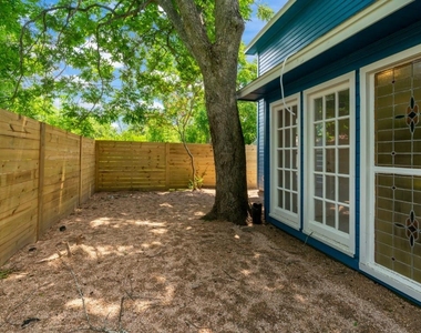 204 E Houston Street - Photo Thumbnail 5