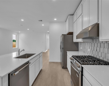 11688 Lazy Oak Creek Dr - Photo Thumbnail 16