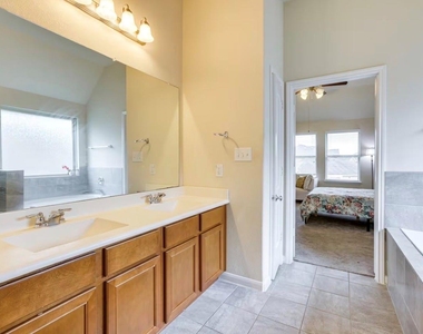15015 Winter Valley Court - Photo Thumbnail 20