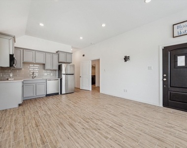 4838 Albany Ridge Lane - Photo Thumbnail 9