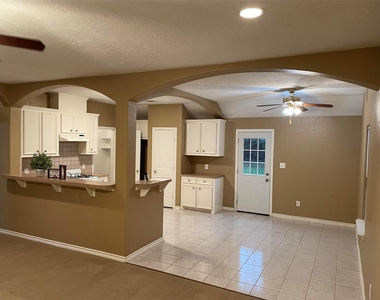 1499 E Dallas Street - Photo Thumbnail 5