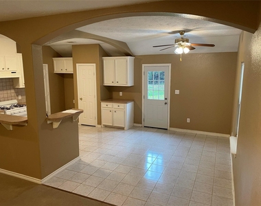 1499 E Dallas Street - Photo Thumbnail 4