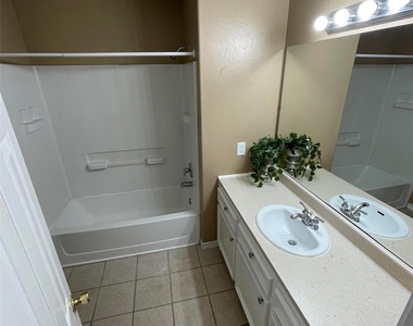 1499 E Dallas Street - Photo Thumbnail 9