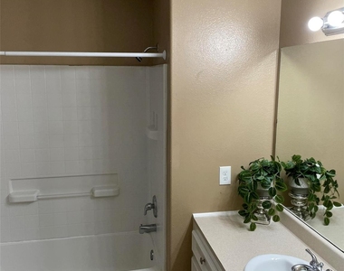 1499 E Dallas Street - Photo Thumbnail 8
