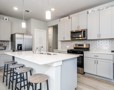 219 Charles Ridge Drive - Photo Thumbnail 7