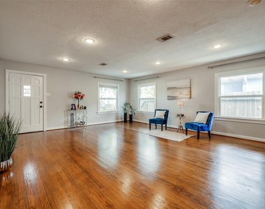 501 W 17th Street - Photo Thumbnail 5