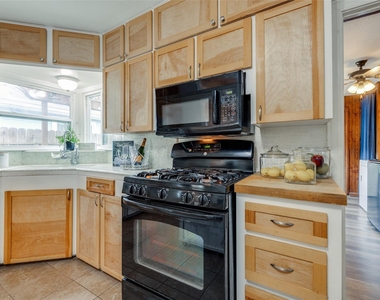 501 W 17th Street - Photo Thumbnail 8