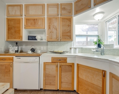 501 W 17th Street - Photo Thumbnail 9