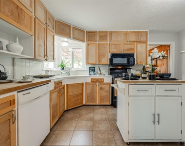 501 W 17th Street - Photo Thumbnail 7