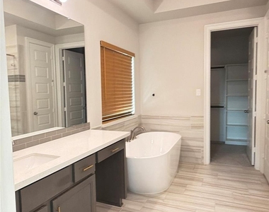 10815 Cassiopeia Creek Cir - Photo Thumbnail 20