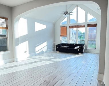 10815 Cassiopeia Creek Cir - Photo Thumbnail 31
