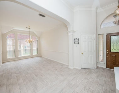 703 Acacia Place - Photo Thumbnail 16
