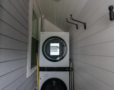 2124 35th Street - Photo Thumbnail 19