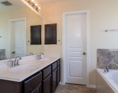 13321 Enchanted Way Drive - Photo Thumbnail 11