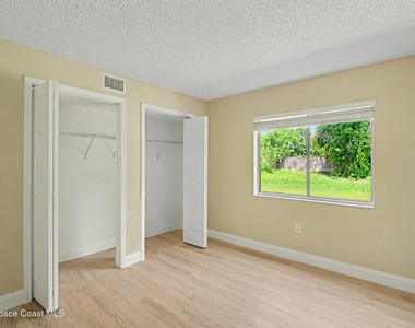 2294 Fox Hollow Drive - Photo Thumbnail 8