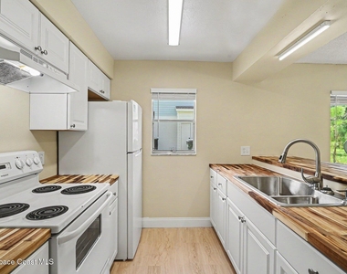 2294 Fox Hollow Drive - Photo Thumbnail 6