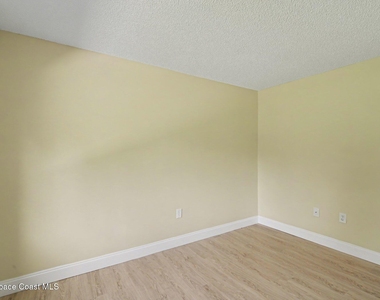 2294 Fox Hollow Drive - Photo Thumbnail 10