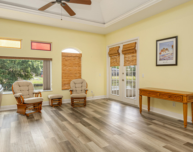 315 Enola Place - Photo Thumbnail 7