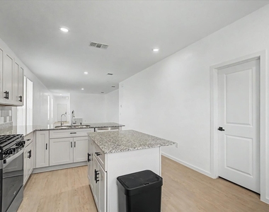 511 Louis Lane - Photo Thumbnail 12