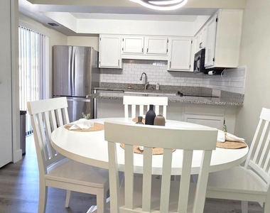 1642 S Park Avenue - Photo Thumbnail 3