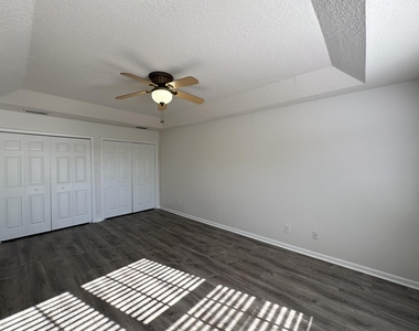 910 Luminary Circle - Photo Thumbnail 17