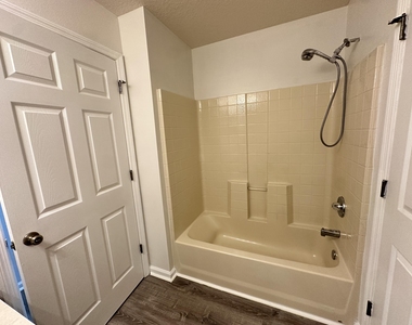 910 Luminary Circle - Photo Thumbnail 15