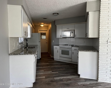 205 Melbourne Avenue - Photo Thumbnail 4