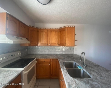 4132 Bond Avenue - Photo Thumbnail 6