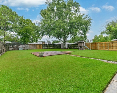 207 Woodvale Drive - Photo Thumbnail 29